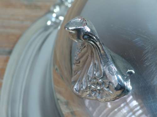 Large silverplated footed Serving Dish with glass bowl inner and silverplated lid, EPNS, 26cm diam