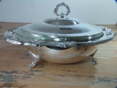 Large silverplated footed Serving Dish with glass bowl inner and silverplated lid, EPNS, 26cm diam
