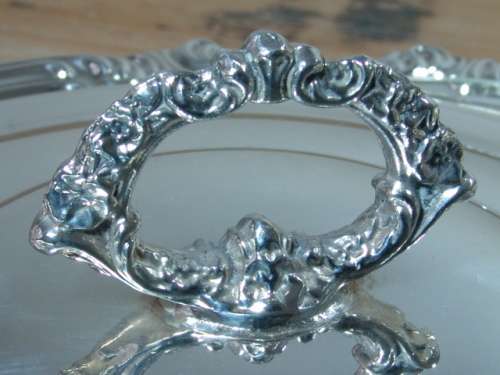 Large silverplated footed Serving Dish with glass bowl inner and silverplated lid, EPNS, 26cm diam