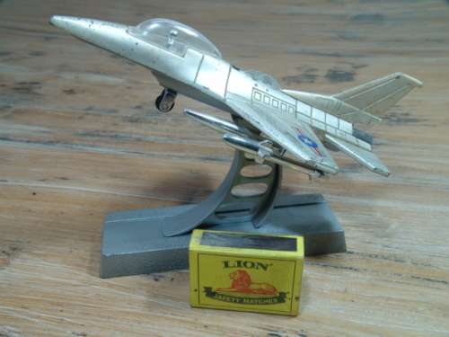 Large rare metal USA F16 Jetfighter table Lighter