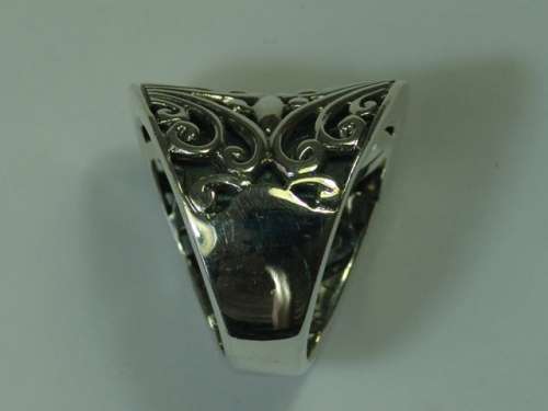 Heavy 929 Sterling silver ornate design Ring. 11,4 grams