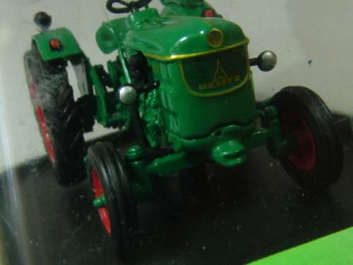 Collectable die cast model Tractor, Hachette, Deutz 3005, 1967, scale 1:43, mint condition