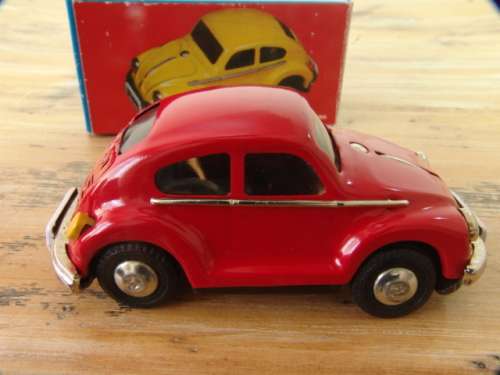 Voiture VW Beetle Sedan MF146 Tin model car, scale 1:33, friction powered, original box, 1960's