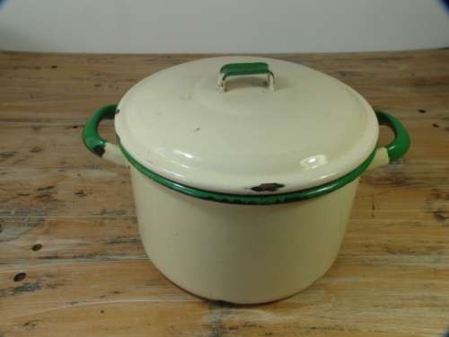 Large Enamel Pot with Lid, 25cm diameter x 17cm deep