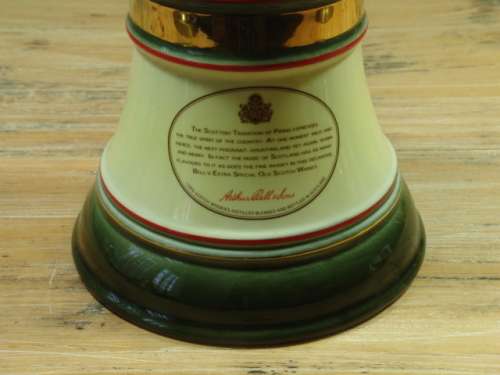 Wade porcelain, Bells Chistmas 1996 Decanter