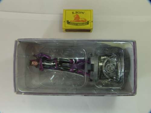 DC Comics Chess collection action figurine, Huntress, collectable Super hero character