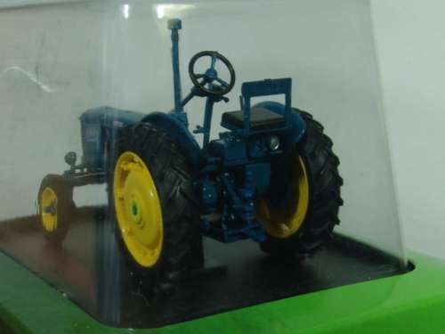 Collectable die cast model Tractor, Hachette, Sift H30, 1954, scale 1:43, mint condition