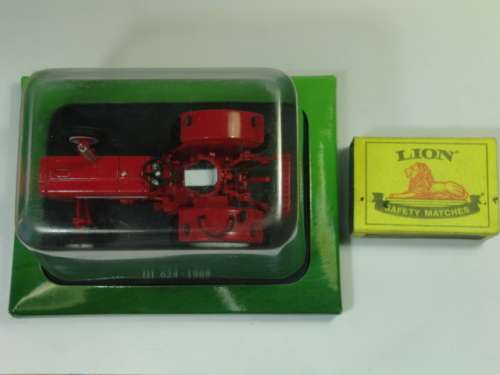 Collectable die cast model Tractor, Hachette, IH 624, 1968, scale 1:43, mint condition