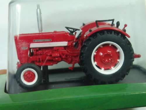 Collectable die cast model Tractor, Hachette, IH 624, 1968, scale 1:43, mint condition