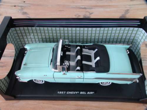 Collectable die cast scale model Car, Motormax, premium collection, 1957 Chevy Bel Air in box, 1:18