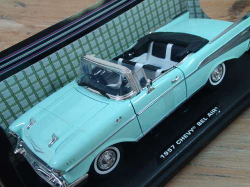 Collectable die cast scale model Car, Motormax, premium collection, 1957 Chevy Bel Air in box, 1:18