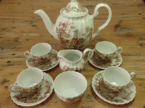 Johnson Bros "Spring" , 12 piece porcelain Teaset, made in England, serves 4