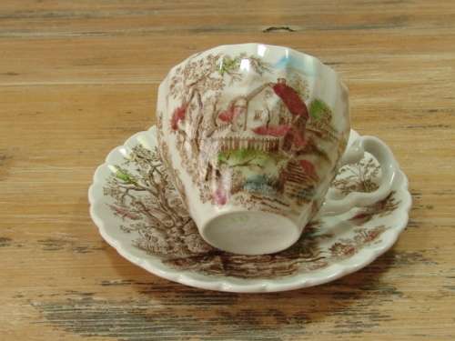 Johnson Bros "Spring" , 12 piece porcelain Teaset, made in England, serves 4