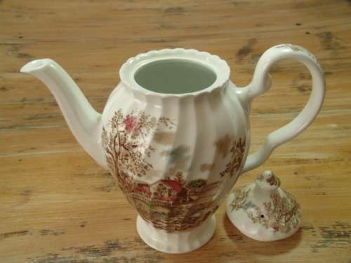 Johnson Bros "Spring" , 12 piece porcelain Teaset, made in England, serves 4