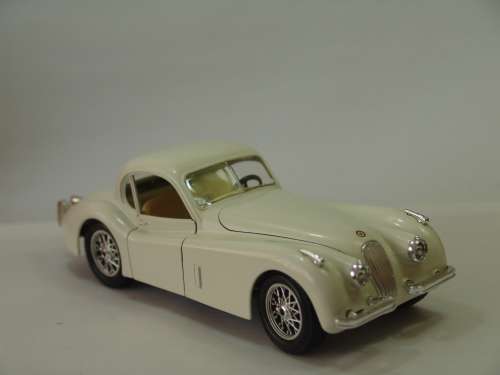 Collectable die cast scale model Car, Bburago, 1948 Jaguar XK 120 in original box, 1:24, Italy 1983B