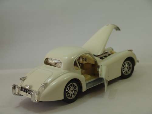 Collectable die cast scale model Car, Bburago, 1948 Jaguar XK 120 in original box, 1:24, Italy 1983B