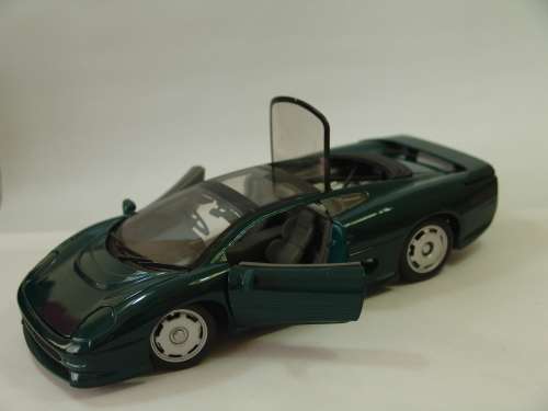 Collectable die cast scale model Car, Maisto special edition 1992 Jaquar XJ220, 1:24, Boxed, vintage
