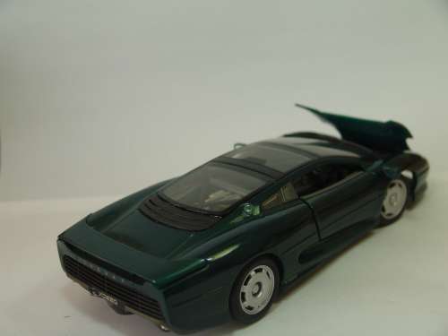 Collectable die cast scale model Car, Maisto special edition 1992 Jaquar XJ220, 1:24, Boxed, vintage