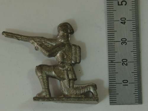 Lot of 2 collectable Lead figurines, Soldiers with guns, vintage