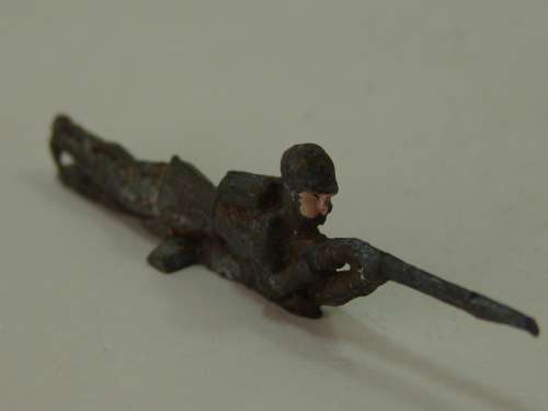 Lot of 2 collectable Lead figurines, Soldiers with guns, vintage