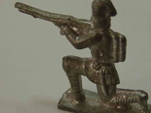Lot of 2 collectable Lead figurines, Soldiers with guns, vintage