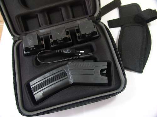 Stun Gun with tazer and laser pointer plus 3 cartridges 5m, Set,  New in storing case