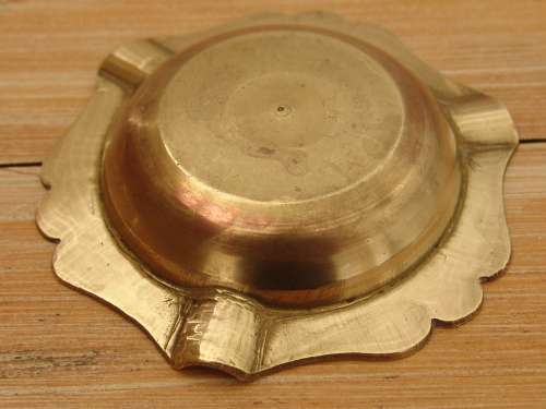 Solid brass detailed ashtray - 10cm diameter, vintage