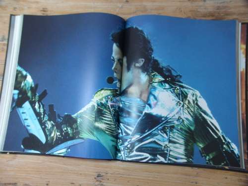 Icons, published by Igloo Books, 2010, Hard cover,  224 pages **No reserve auction now on**