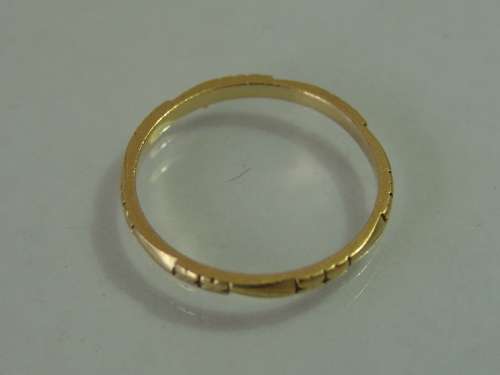 18ct yellow gold Ring with pattern - 2.3grams