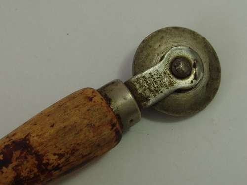 Vintage leatherworking Tool, Hoggson brand, USA, with wooden handle and roller bearing - 19cm