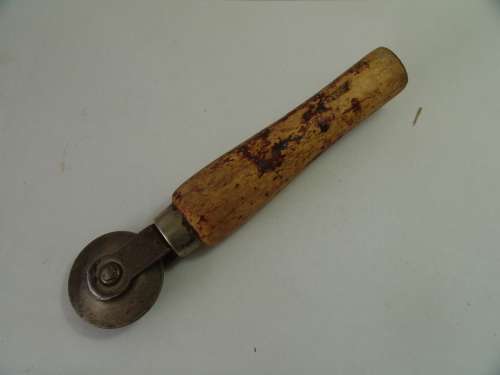 Vintage leatherworking Tool, Hoggson brand, USA, with wooden handle and roller bearing - 19cm