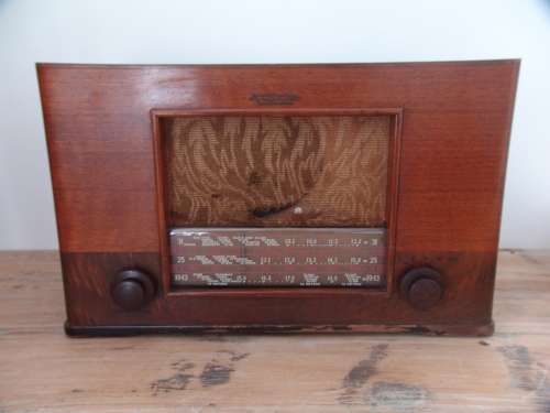 Antique, early 1950's Century Valve Radio, USA, Wood construction - Working