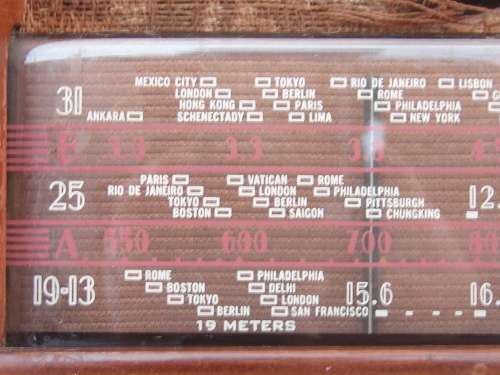 Antique, early 1950's Century Valve Radio, USA, Wood construction - Working