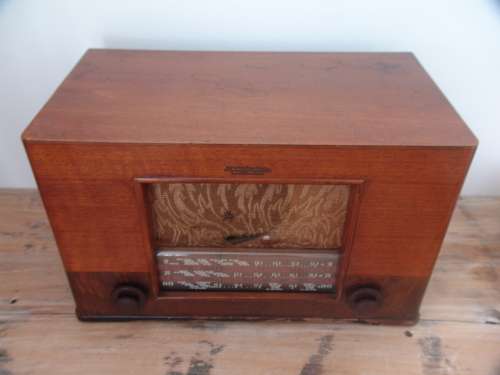 Antique, early 1950's Century Valve Radio, USA, Wood construction - Working