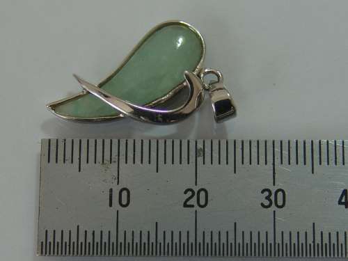 Vintage 925 Silver Pendant, set with green semi precious stone - 22mm