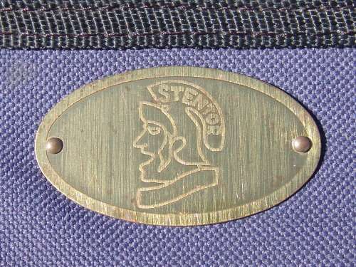 Vintage Stentor student 1 Violin with bow and in original carry case - excellent working condition