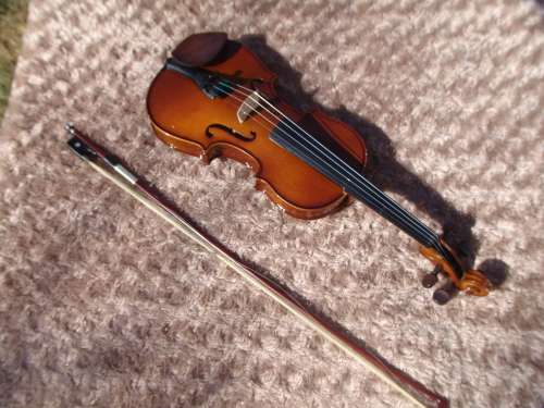 Vintage Stentor student 1 Violin with bow and in original carry case - excellent working condition