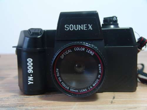 Vintage Sounex YN9000 Camera with pouch - working