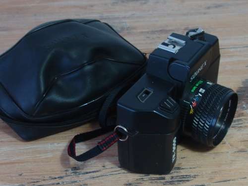 Vintage Sounex YN9000 Camera with pouch - working