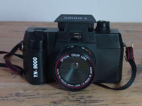 Vintage Sounex YN9000 Camera with pouch - working