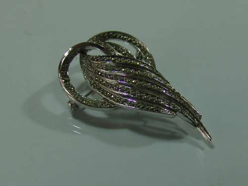 Vintage Marquisite Brooch, stamped with no 16185, 6cm x 4cm