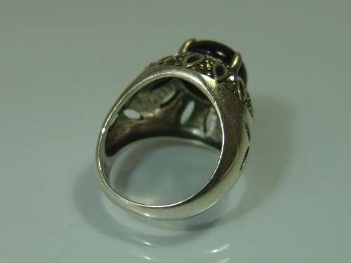 A prestine 925 solid Silver chunky dress Ring Set with a large black Onyx, 8.9grams