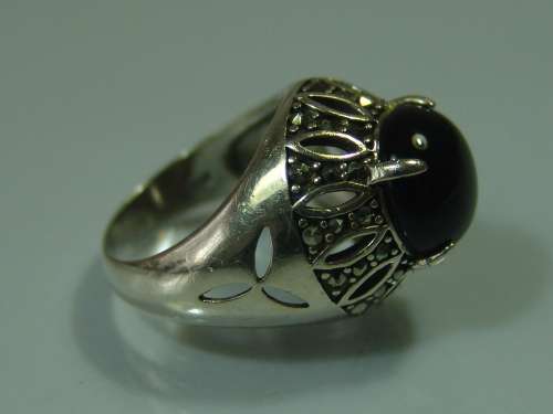 A prestine 925 solid Silver chunky dress Ring Set with a large black Onyx, 8.9grams