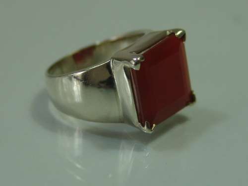 Heavy 925 Silver Ring, set with a large square Agate, 8.2grams