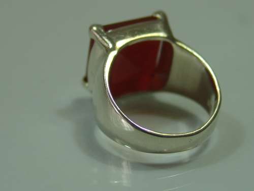 Heavy 925 Silver Ring, set with a large square Agate, 8.2grams
