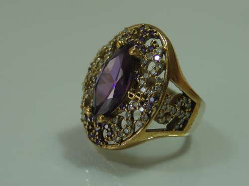 Excuisite 925 Silver and Gilded silver dress Ring, set with Amethysts and clear stones, 12.4g