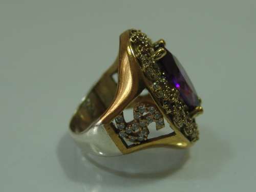 Excuisite 925 Silver and Gilded silver dress Ring, set with Amethysts and clear stones, 12.4g