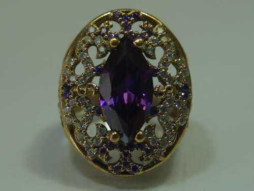 Excuisite 925 Silver and Gilded silver dress Ring, set with Amethysts and clear stones, 12.4g