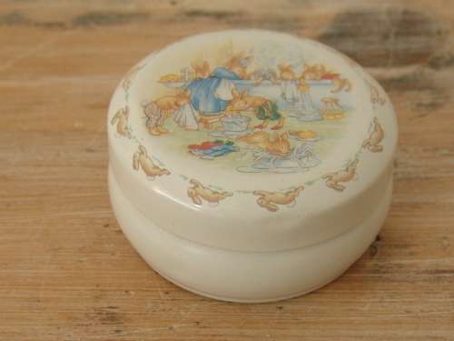 Vintage 1994 Royal Doulton Bunnykins tin with lid, rare, 9cm diameter