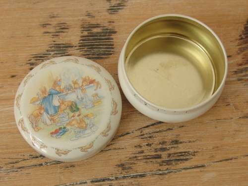 Vintage 1994 Royal Doulton Bunnykins tin with lid, rare, 9cm diameter